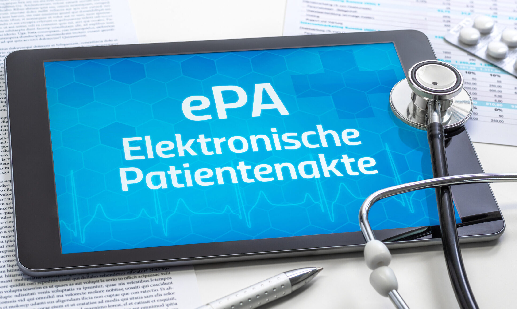 Ein Tablet mit dem Text ePA Elektronische Patientenakte